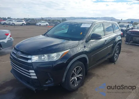 2017 Toyota Highlander Le/Le Plus z USA, uszkodzony, nr VIN 5TDBZRFH4HS460545